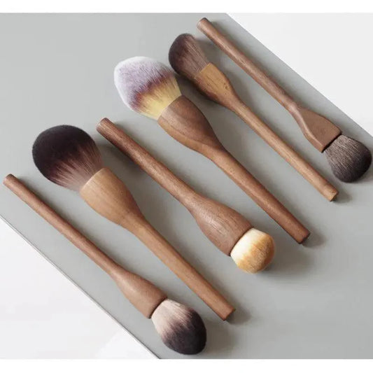 Vintage Style 1Pcs European Wood Handle Makeup Brush High Quality Loose Powder Brush Foundation Brush Super Soft Theatre Makeup